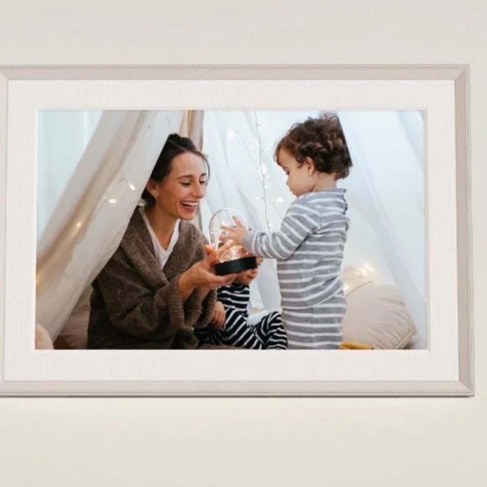 Aura Digital Frame Carver Style